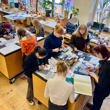 Ladda upp bild till gallerivisning, Introkurser i analogt och digitalt skapande med risotryck